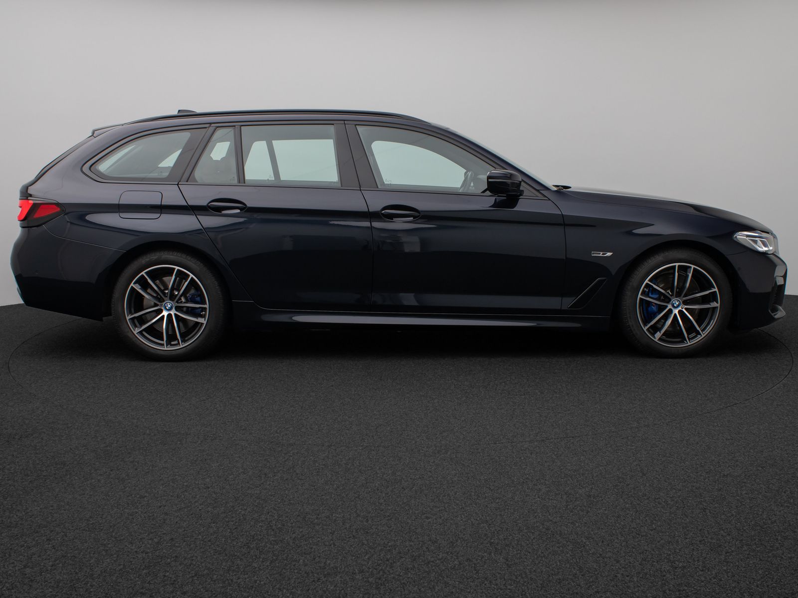 Fahrzeugabbildung BMW 530e M Sport Panorama Laser Kamera HUD DAB H/K