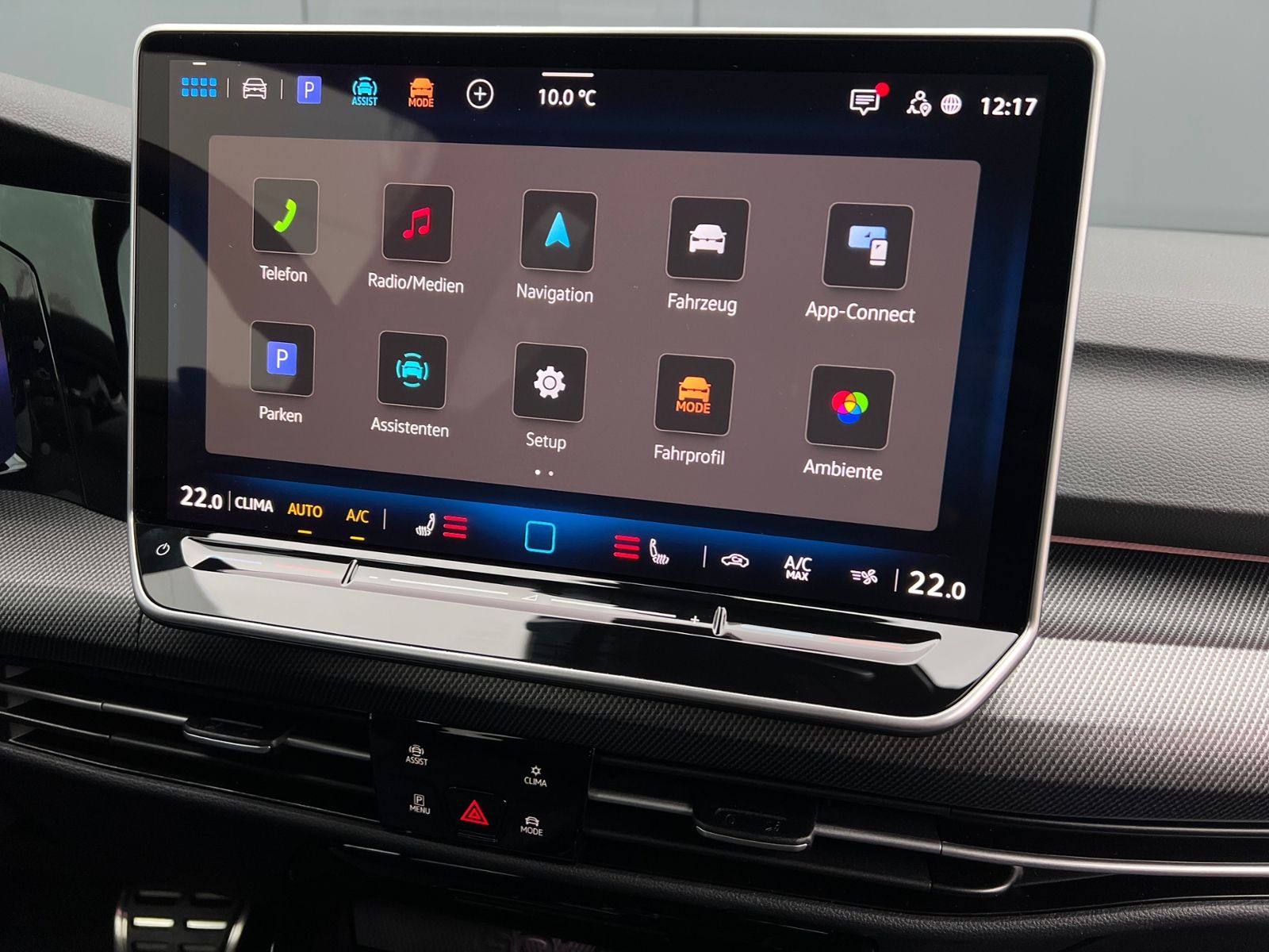 Fahrzeugabbildung Volkswagen Golf VIII R 2.0 TSI DSG 4MOTION *IQ.Light, Black