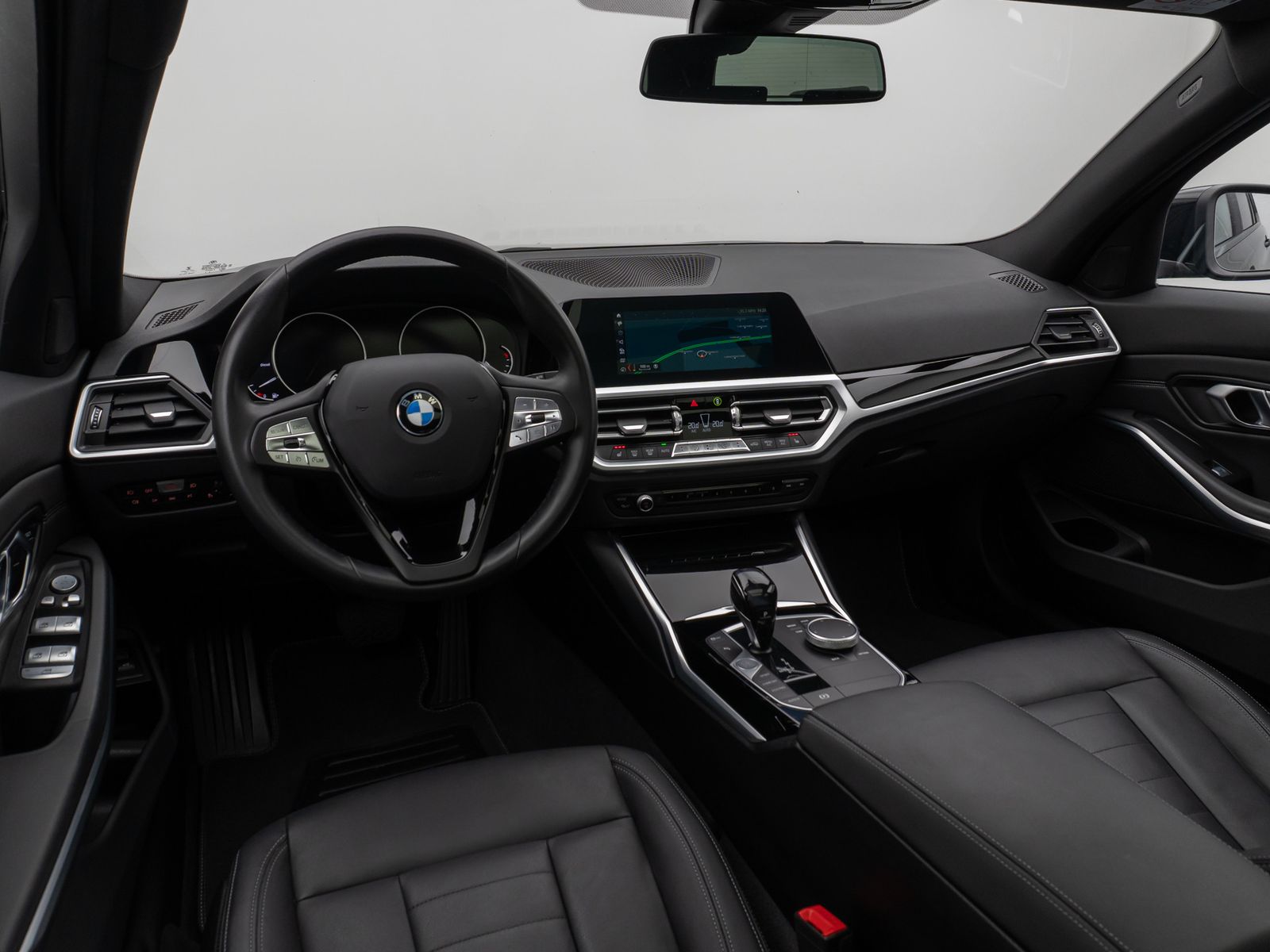 Fahrzeugabbildung BMW 320d Panorama HiFi PDC LED Geschwindigkeitsreg