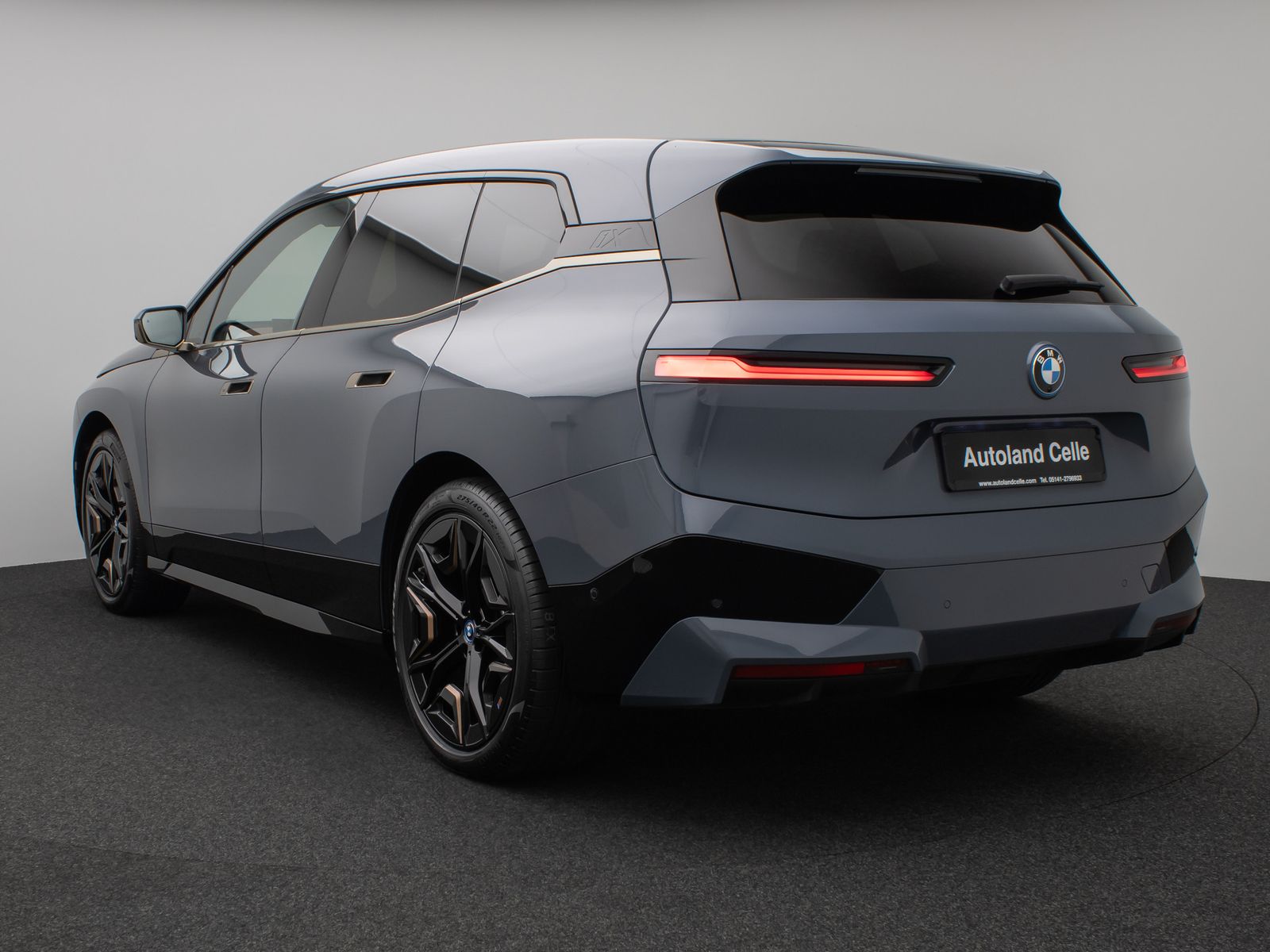 Fahrzeugabbildung BMW iX xD50 Sport Panorama 360°Laser H/K SoftCl 22"