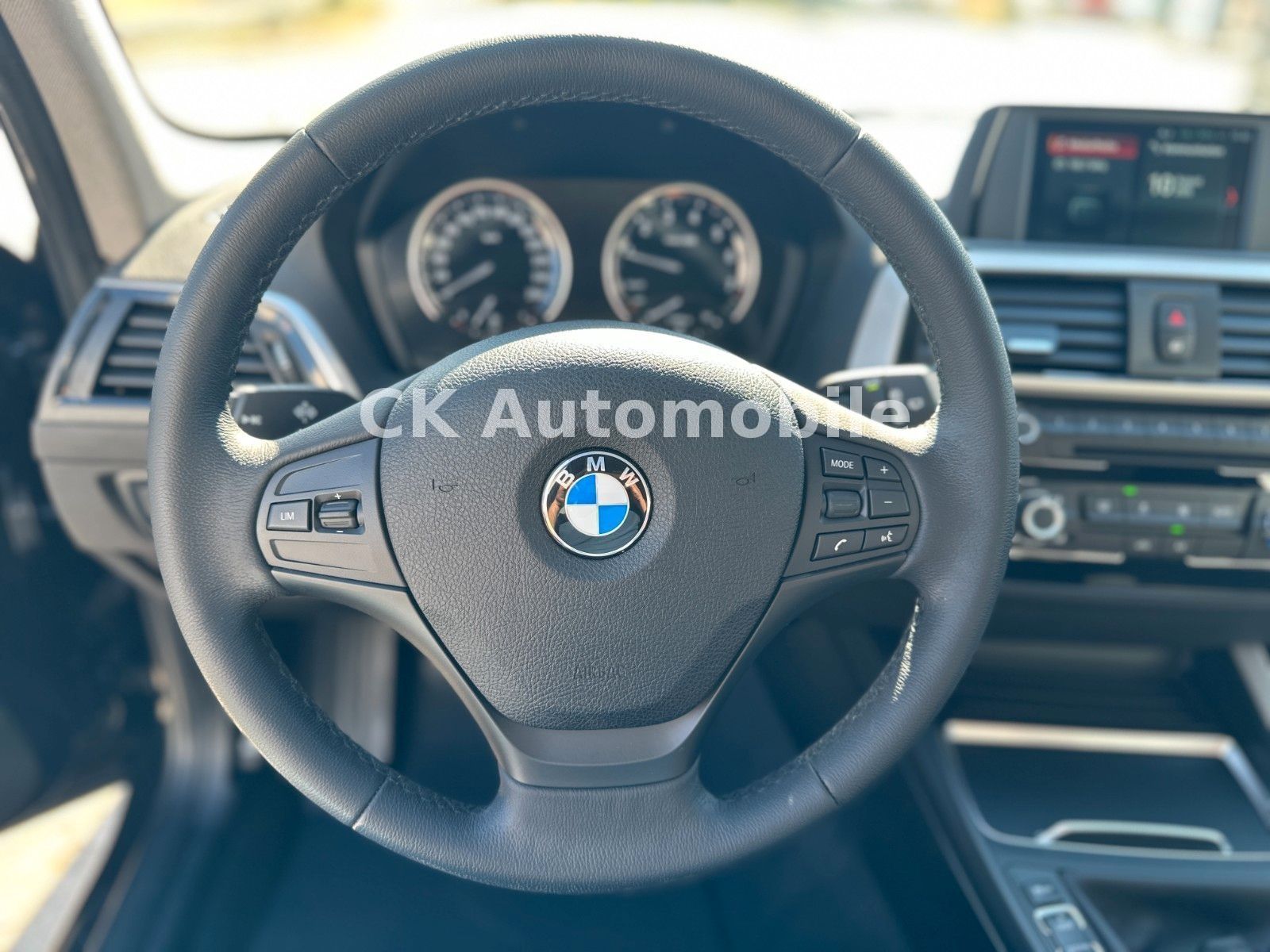 Fahrzeugabbildung BMW 118i Lim. 5-trg. /Klimaautomatik/SHZ/PDC
