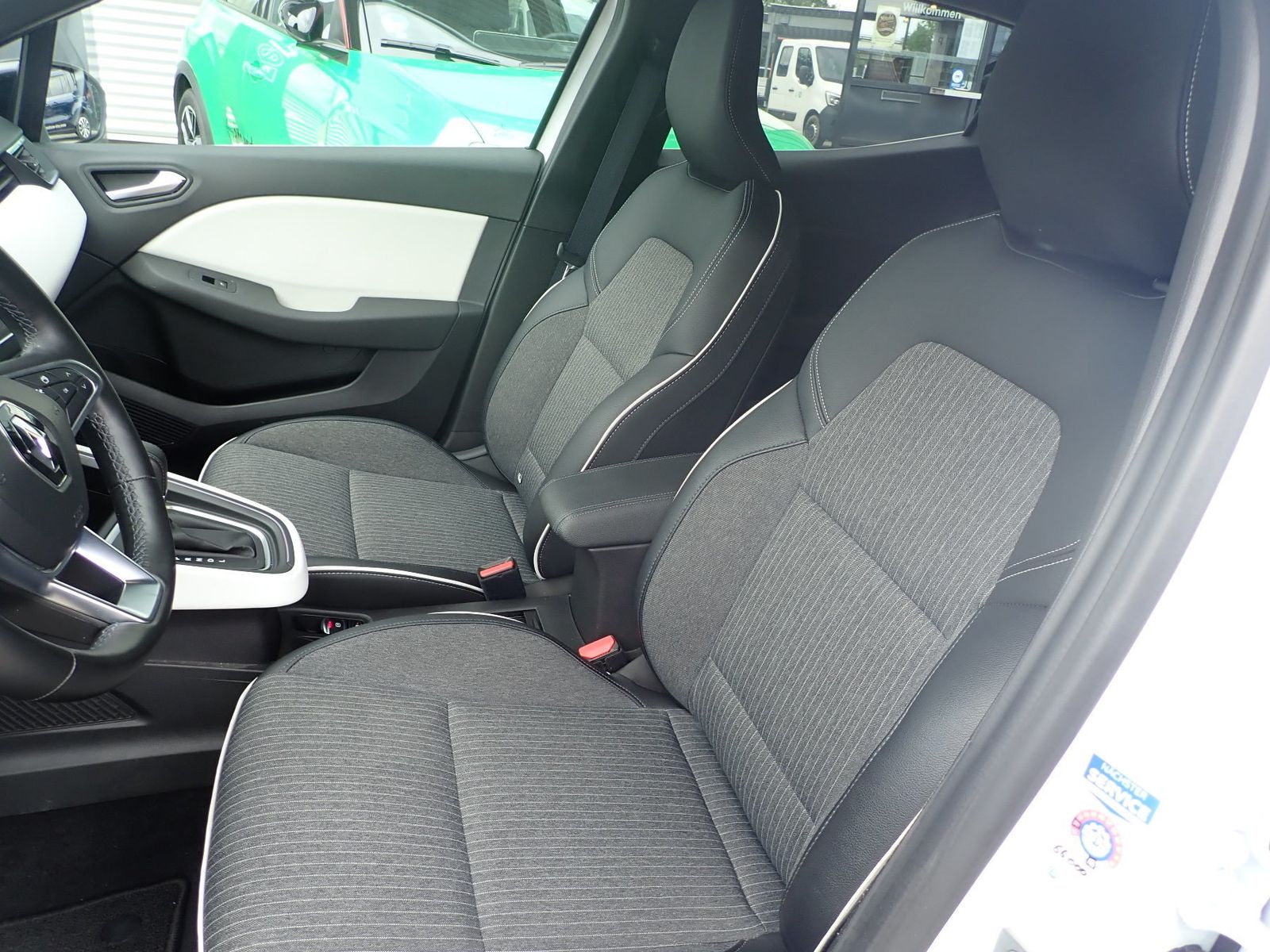Fahrzeugabbildung Renault Clio Techno TCe 90 X-Tronic