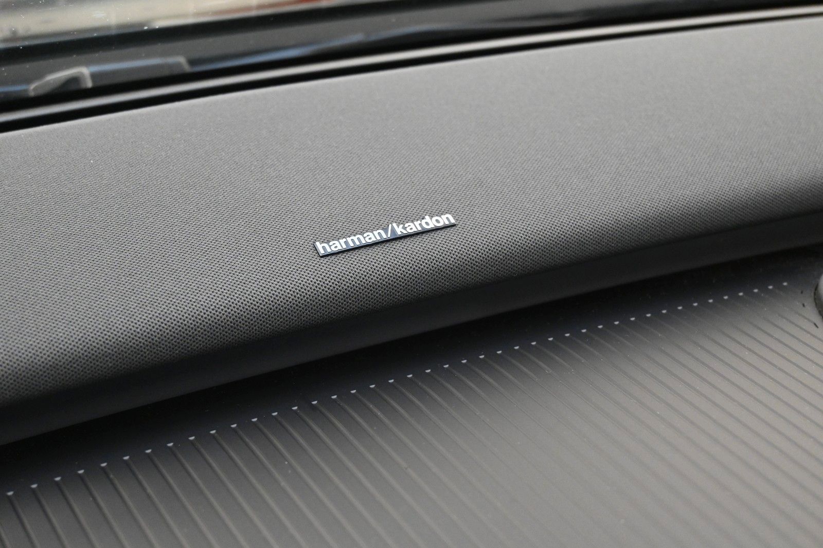 Fahrzeugabbildung Volvo EX30 Single Motor Extended Range Plus ACC