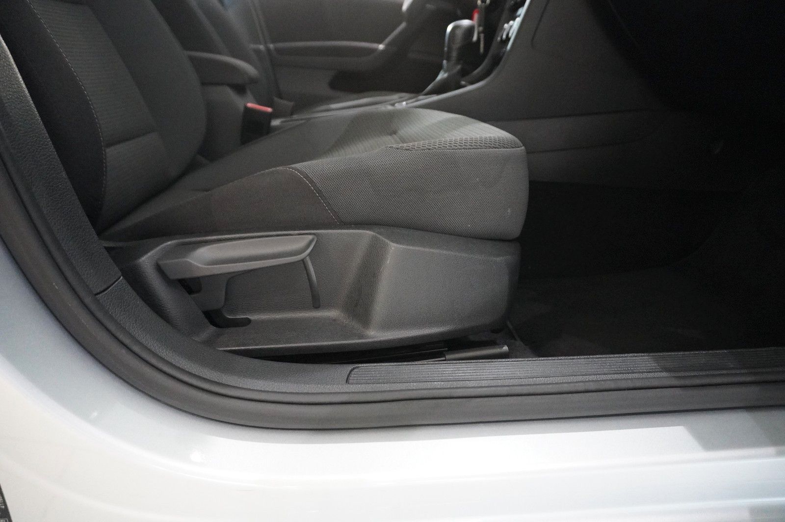 Fahrzeugabbildung Volkswagen Golf VII Lim. 2.0 TDI COMFORTL. DSG NAVI/LED/ACC