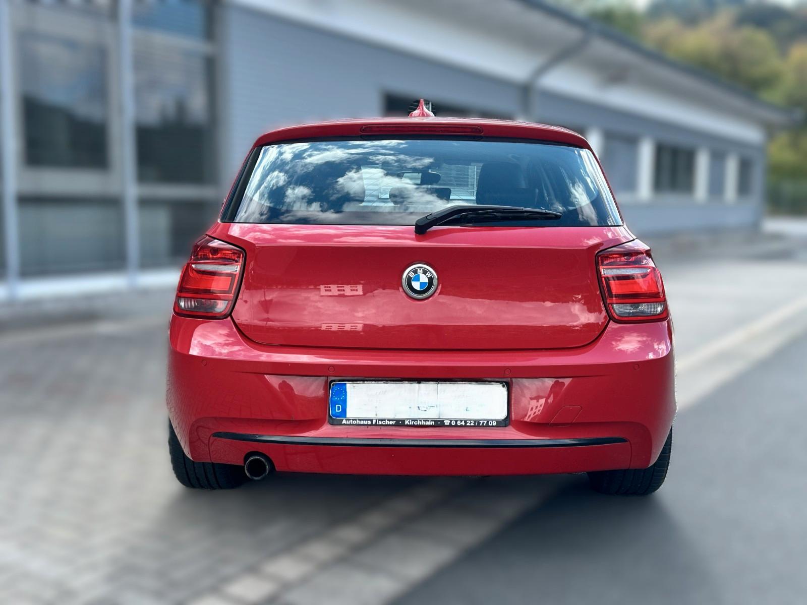 BMW 116i Sport Line Vollleder Bi-Xenon Navi 1.Hand