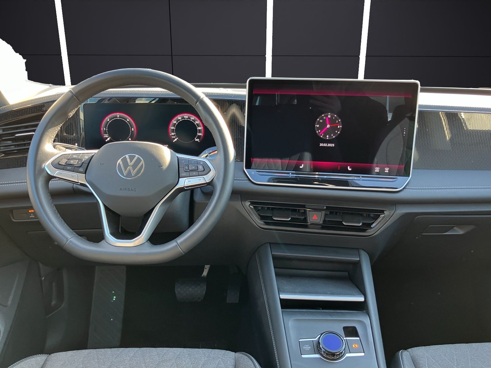 Fahrzeugabbildung Volkswagen Tiguan TDI Life DSG LED ACC AHK HuD NAVI PDC SHZ