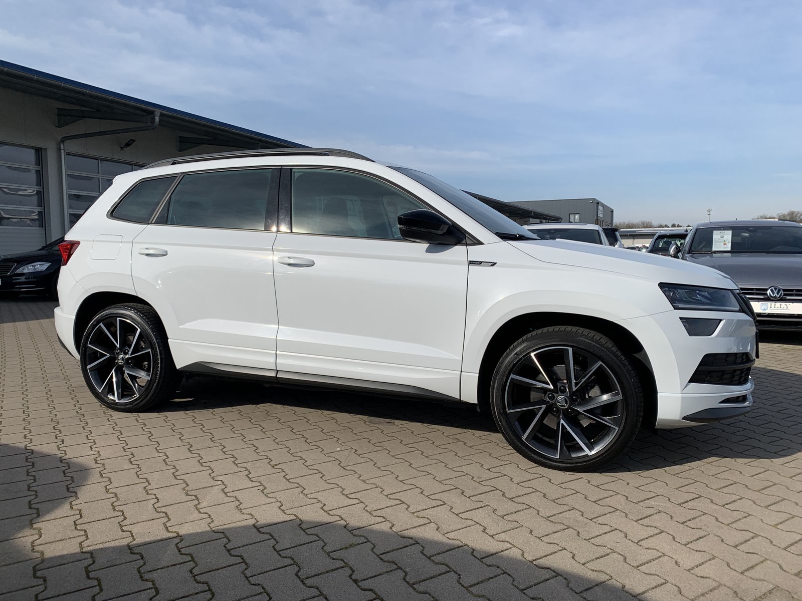 Fahrzeugabbildung SKODA Karoq 2.0 TSI*Sportline*4x4*AHK*Pano*LED*Cam*