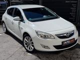 Opel Astra J Lim. Cosmo 1.7l*NAVI*PDC*KLIMA*TEMPO*TÜV - Opel Astra mit Diesel-Antrieb: Limousine, 1.7