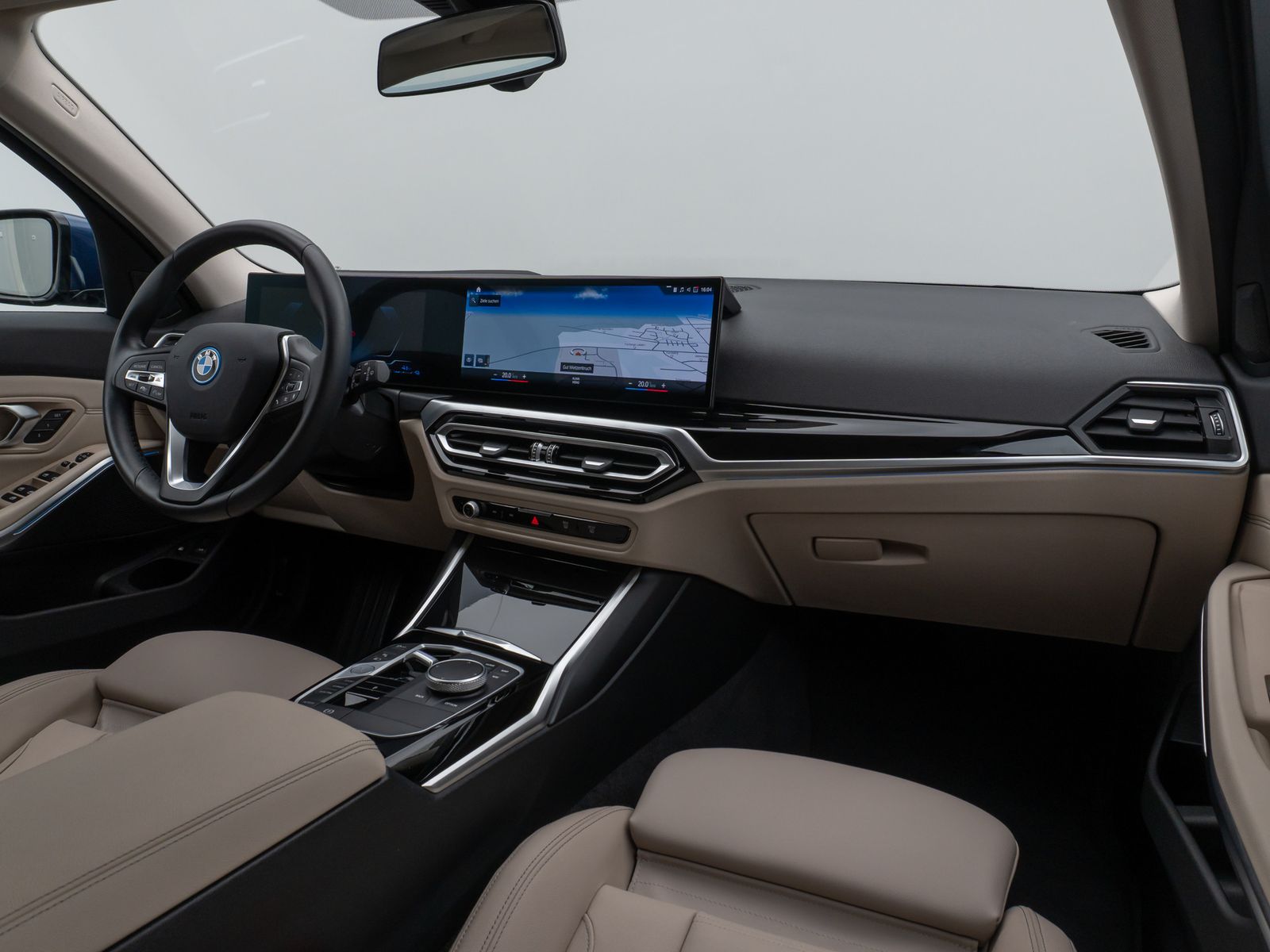 Fahrzeugabbildung BMW 330e xD Kamera HUD DAB HiFi Stop&Go AHK Sport