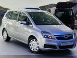 Opel Zafira B Cosmo -Automatik-elk. Hub-Schwenksitz - Opel Zafira: Leder