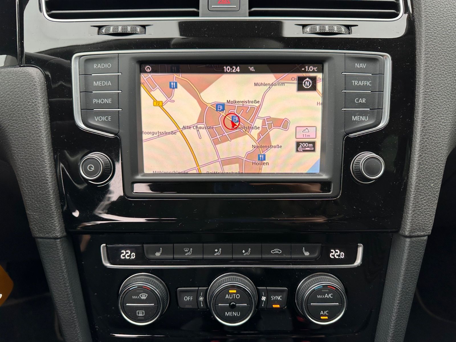 Fahrzeugabbildung Volkswagen Golf VII 1.6 TDI Allstar AHK/BiXenon/BT/GJR