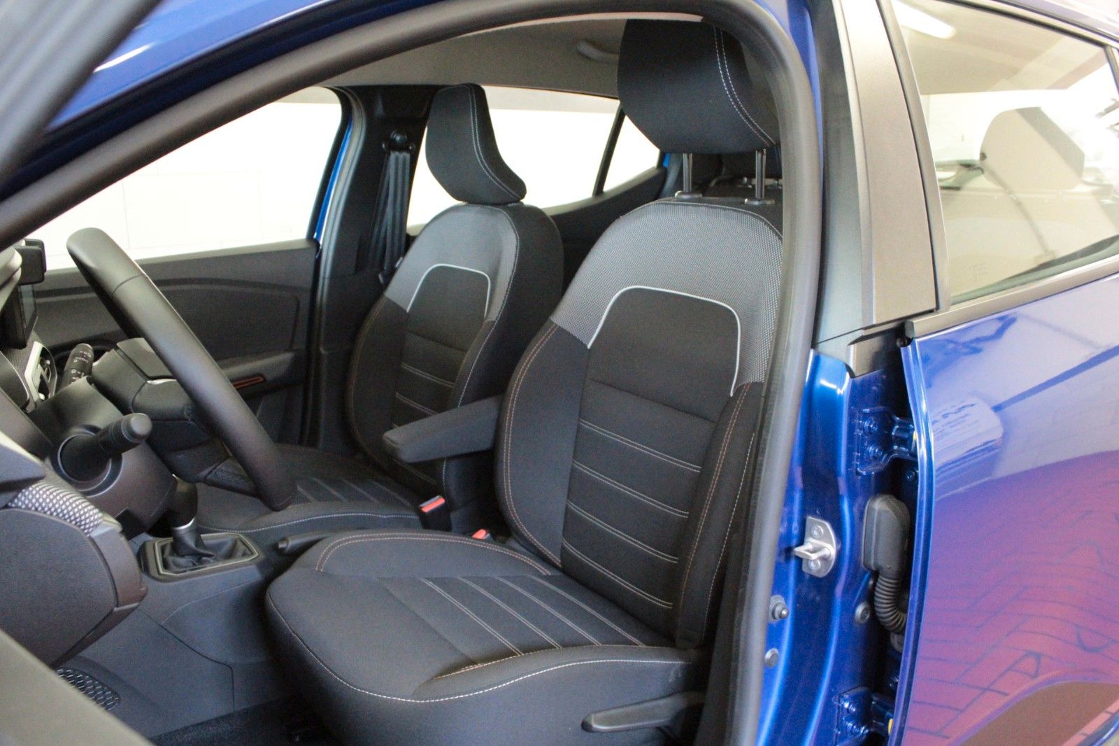 Fahrzeugabbildung Dacia Sandero Stepway TCE 90  CVT Automatik