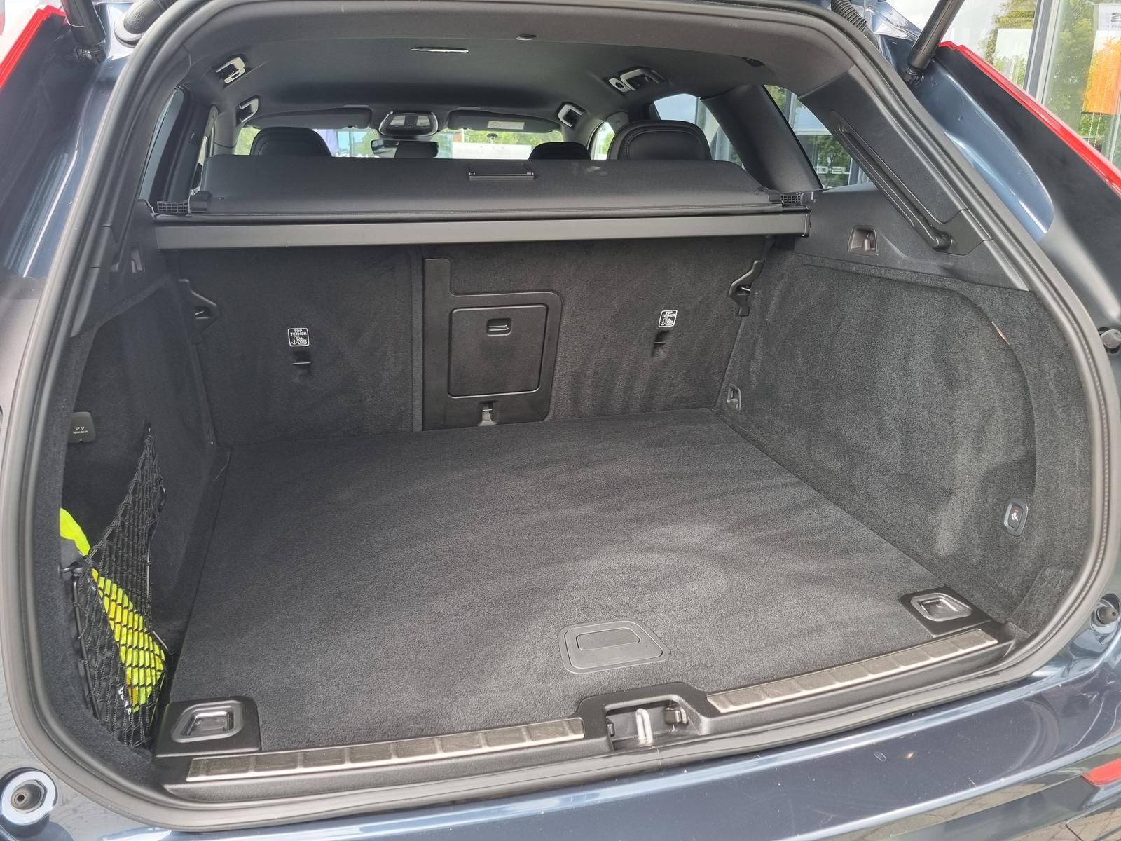 Fahrzeugabbildung Volvo XC60 B4 Diesel AWD Plus Dark 'AHK'