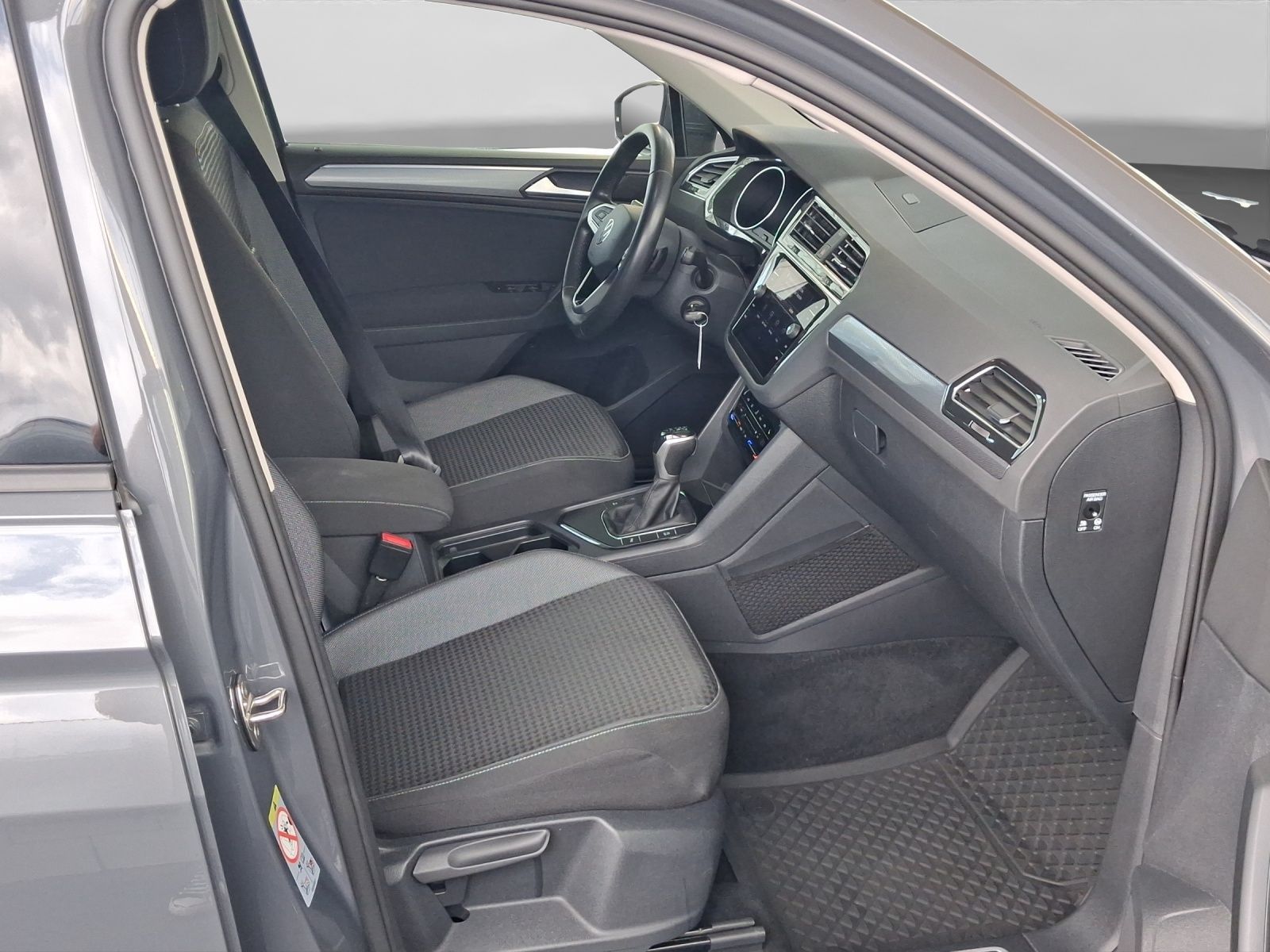 Volkswagen Tiguan 1.5 TSI ACTIVE AHK LED NAVI PRIVACY foto 4