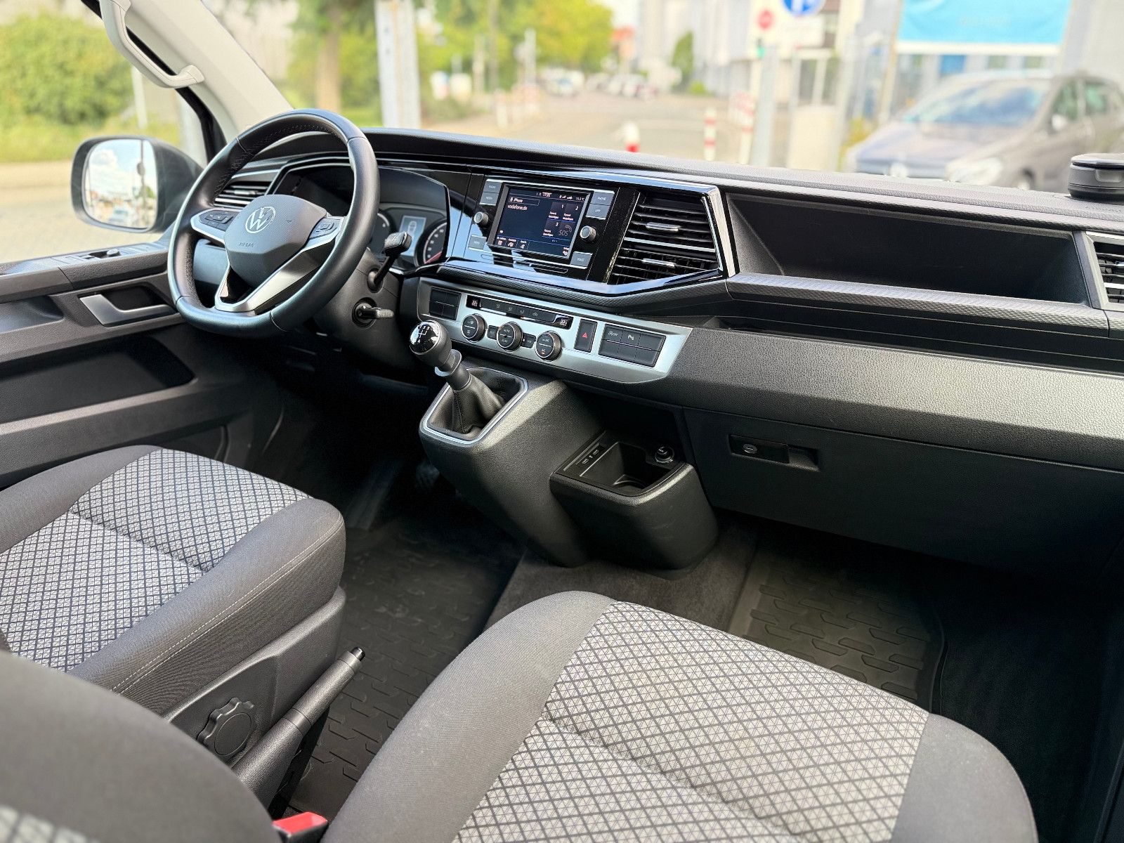 Volkswagen T6.1 Multivan 2.0TDI KLIMA StHz.CARPLAY DREHSITZ foto 6