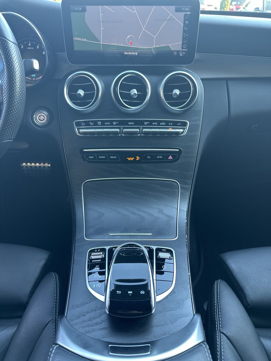 Fahrzeugabbildung Mercedes-Benz C 300 T AMG-Line NAV+LED+CARPLAY+KAMERA+19ZOLL
