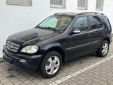 Mercedes-Benz ML 270 CDI Automatik/Leder/Bose/Xenon/AHK! - schwarze Mercedes-Benz ML 270