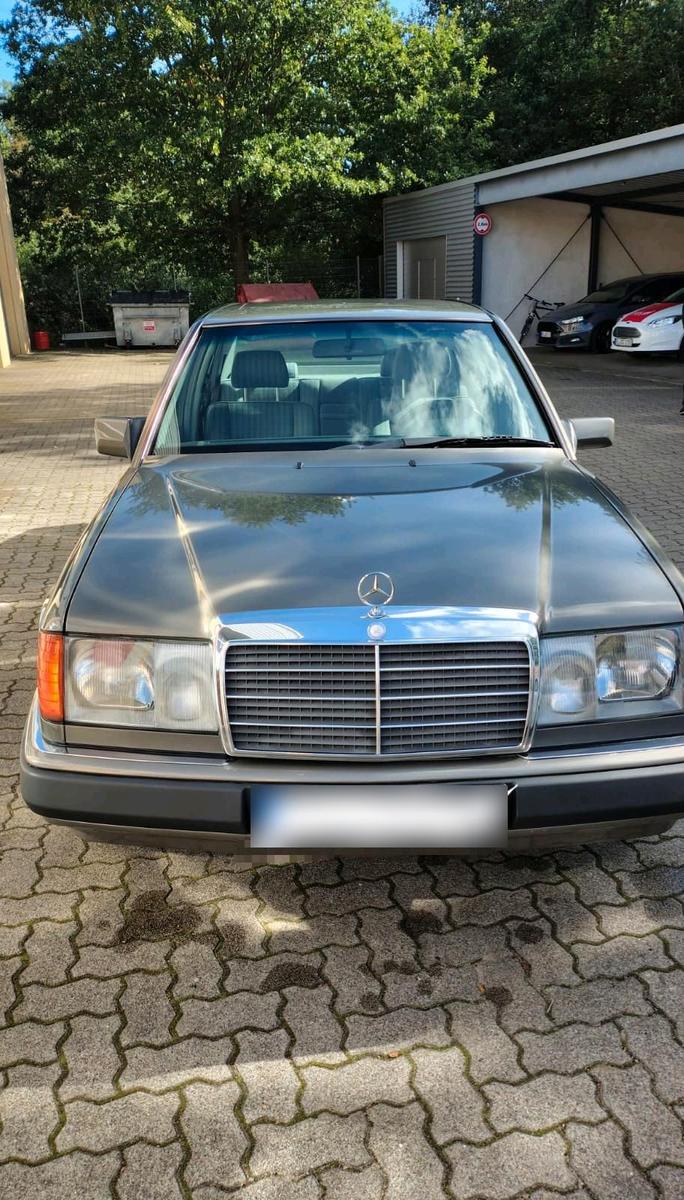 Mercedes-Benz E 320