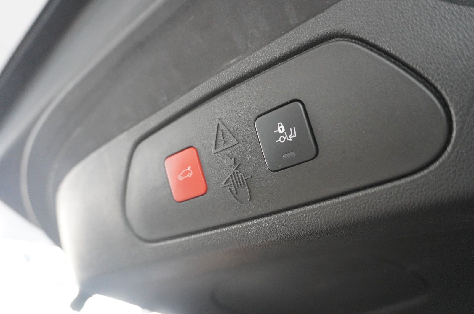 Fahrzeugabbildung Opel Grandland (X) 1.6 HYBRID ELEG. NAVI/360°/LED/DAB