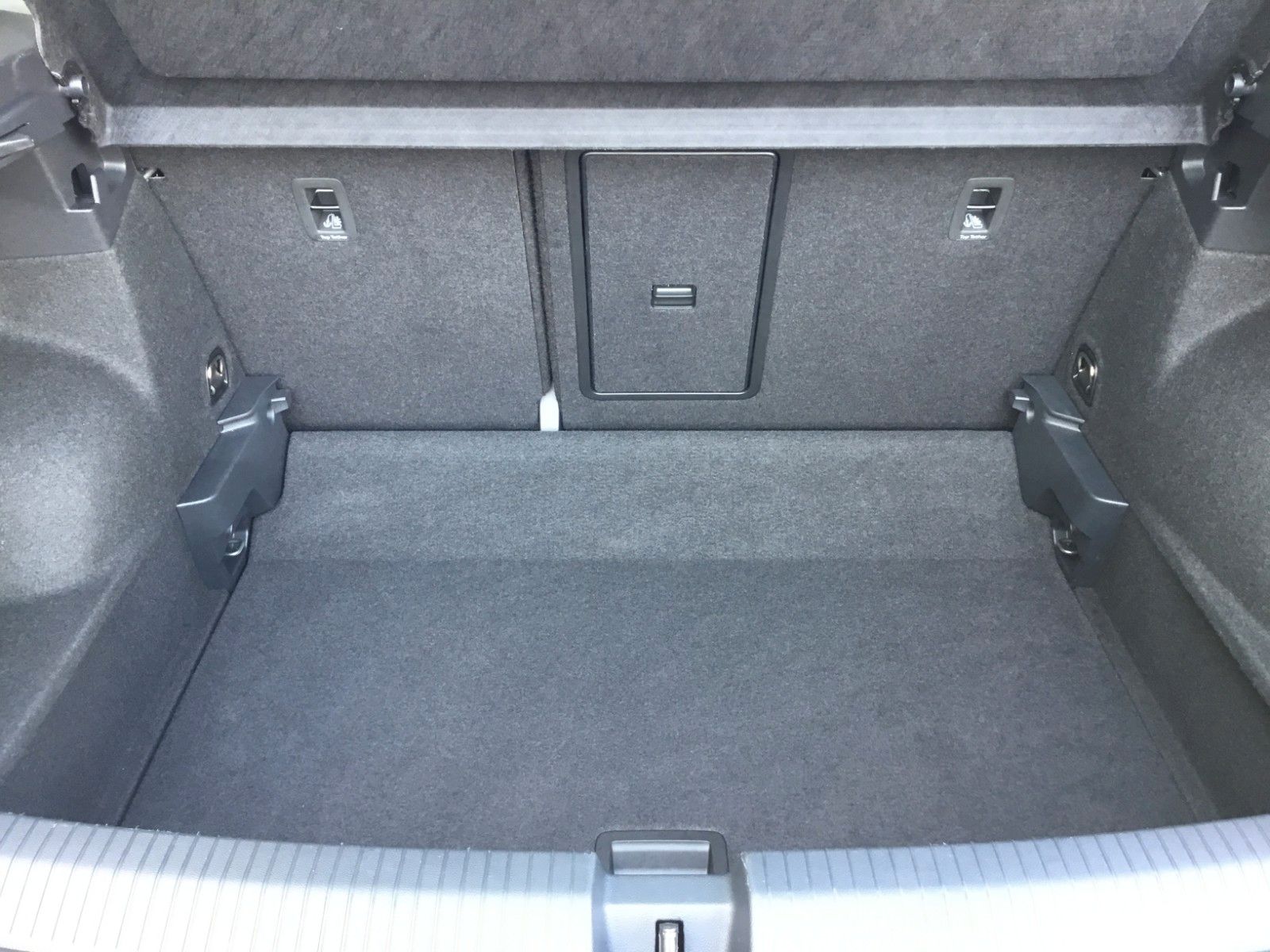 Fahrzeugabbildung Volkswagen T-Roc 1.5 TSI DSG Style+AHK+MatrixLED+ACC+Pano