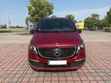 Mercedes-Benz EQV 300 Lang Avantgarde Volle Ausstattung - rote Mercedes-Benz EQV