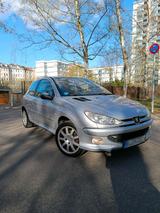 Peugeot 206 1,6L 110PS QUICKSILVER EDITION - Peugeot 206 Quicksilver mit Benzin-Antrieb