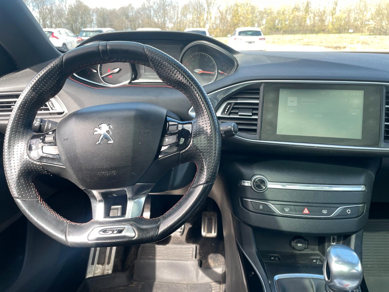 Peugeot 308 2015 — photo 21