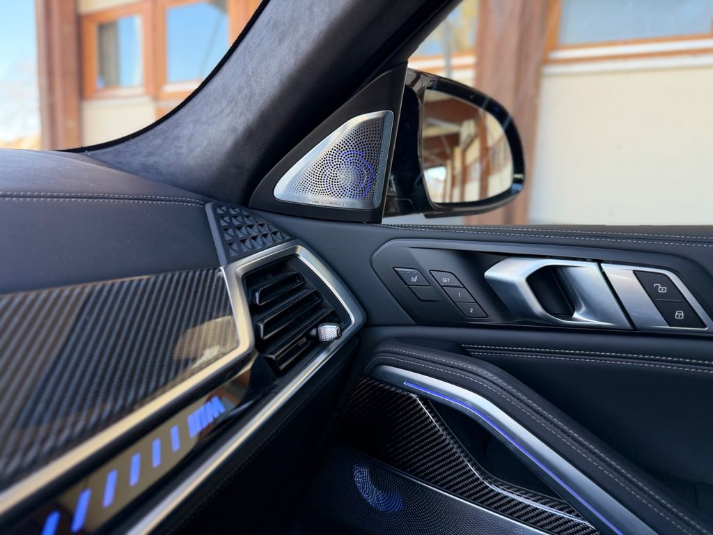 BMW X6 M60i/B&W/M-Paket Pro/Sky-Lounge/S-Belüftung BMW X6 M60i/B&W/M-Paket Pro/Sky-Lounge/S-Belüftung