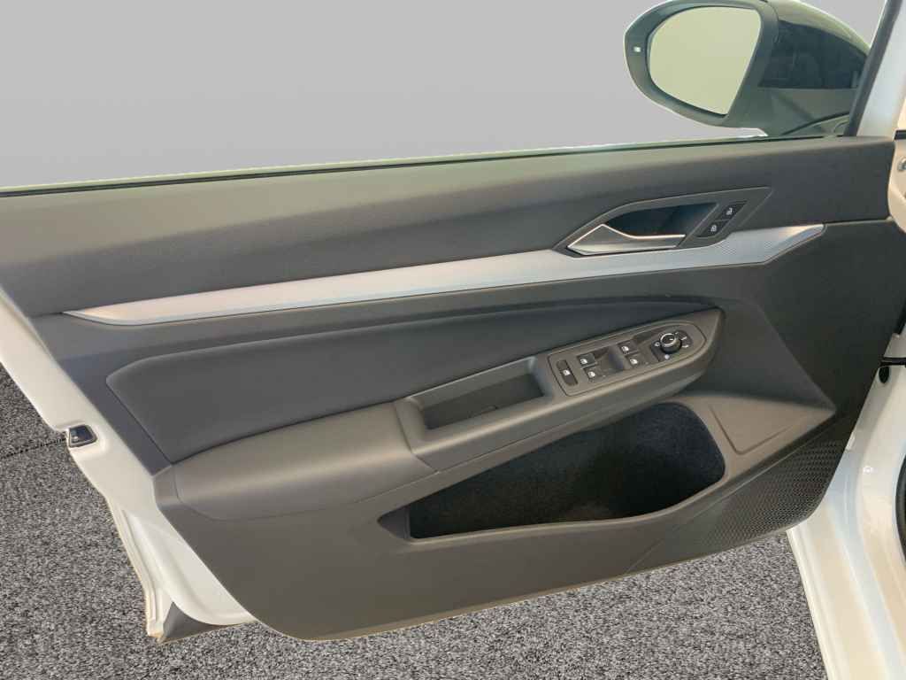 Volkswagen Golf VIII GOAL 1.5 eTSI DSG *AHK*R-CAM*ACC* foto 9