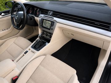Volkswagen Passat - 8