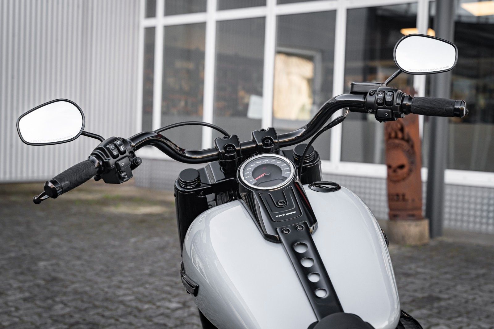 Fahrzeugabbildung Harley-Davidson SILVER DARK FAT BOY FLFBS 114 MY24 - JEKILL&HYDE