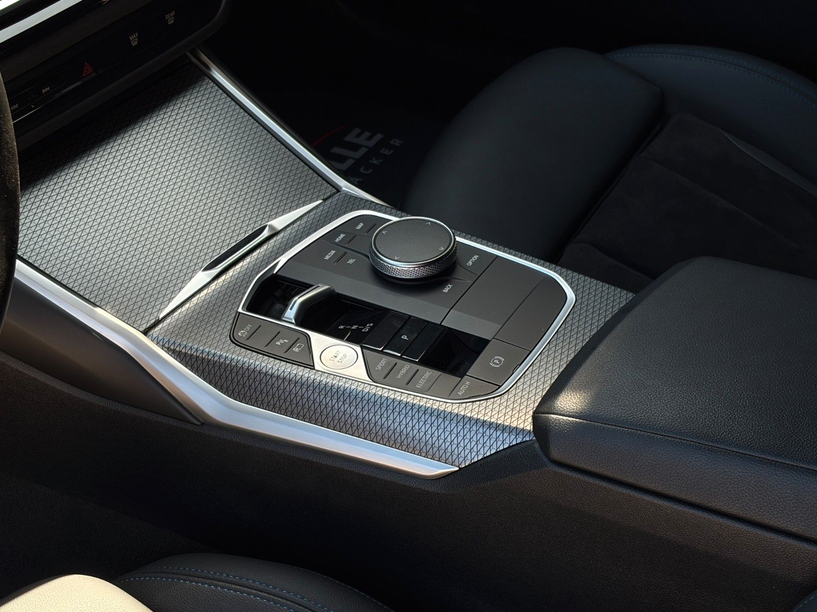 Fahrzeugabbildung BMW 320e Touring M Sport Aero Laser Akustik HUD H&K