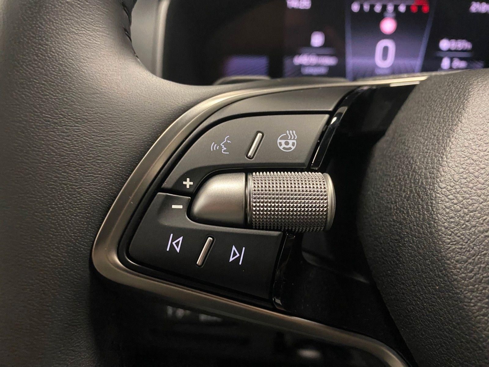 Fahrzeugabbildung SKODA Karoq 1.5 TSI DSG Selection+ACC+2030 Garantie+BC