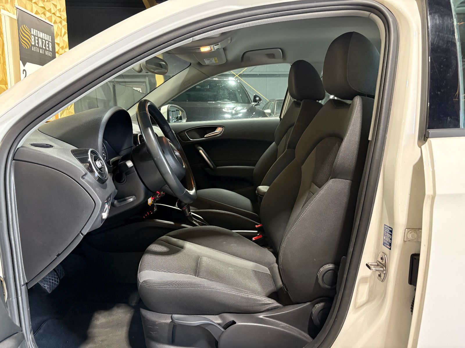 Fahrzeugabbildung Audi A1 Sportback design/S-TRONIC/PDC/NAVI/SHZ/KLIMA
