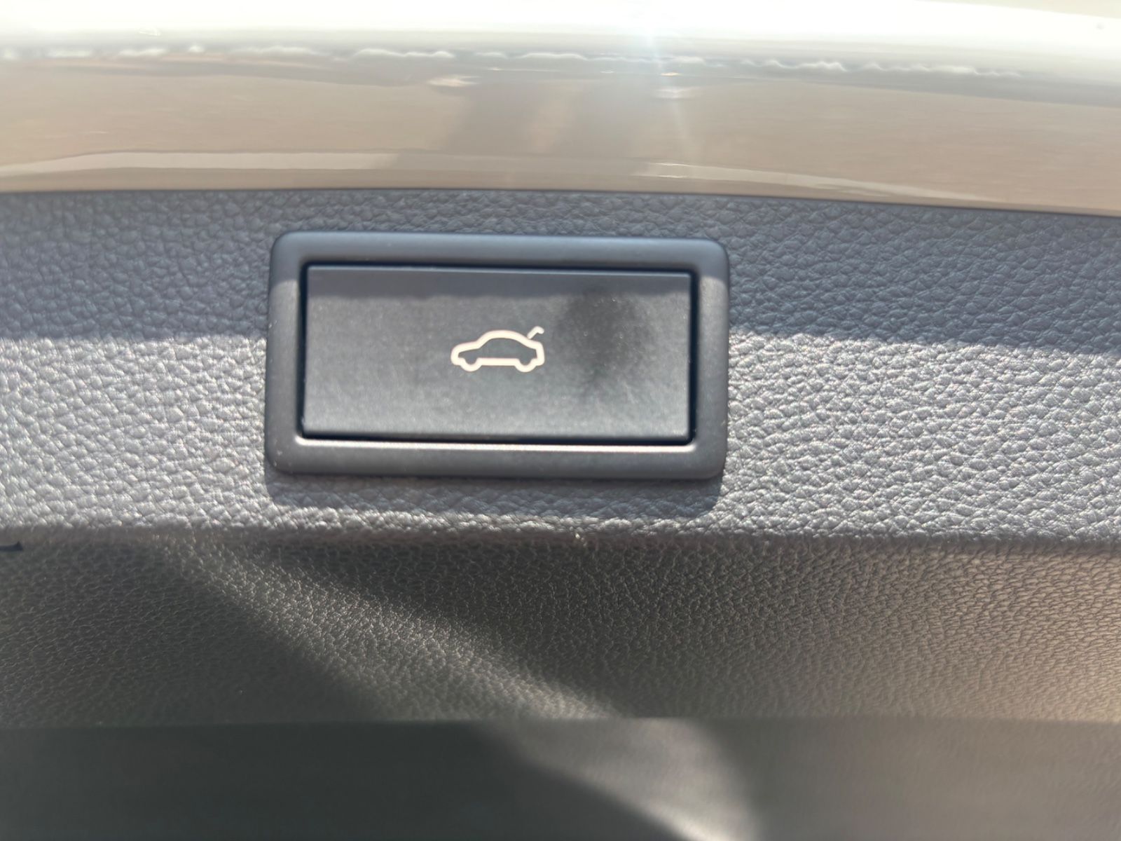 Fahrzeugabbildung SKODA Karoq Selection 1.5TSI