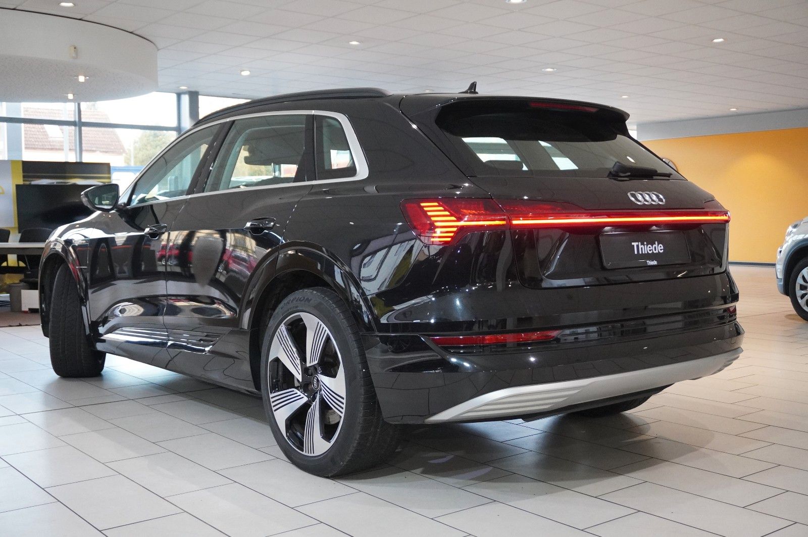 Fahrzeugabbildung Audi e-tron 50 quattro ADVANCED NAVI/LED/SPORT/SH/DAB