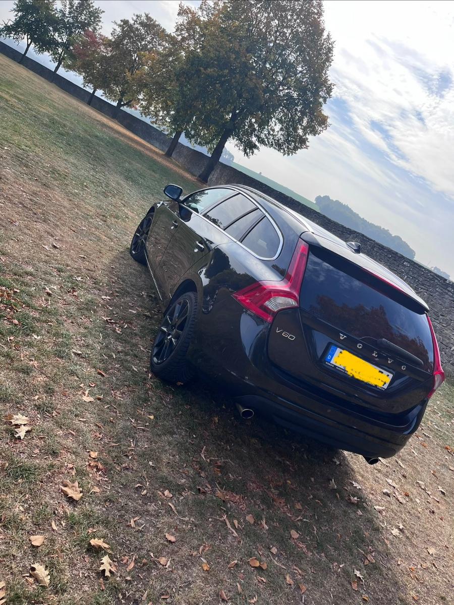 Volvo V60 2011 — engine 2.400 cm³, 205 HP (151kW)