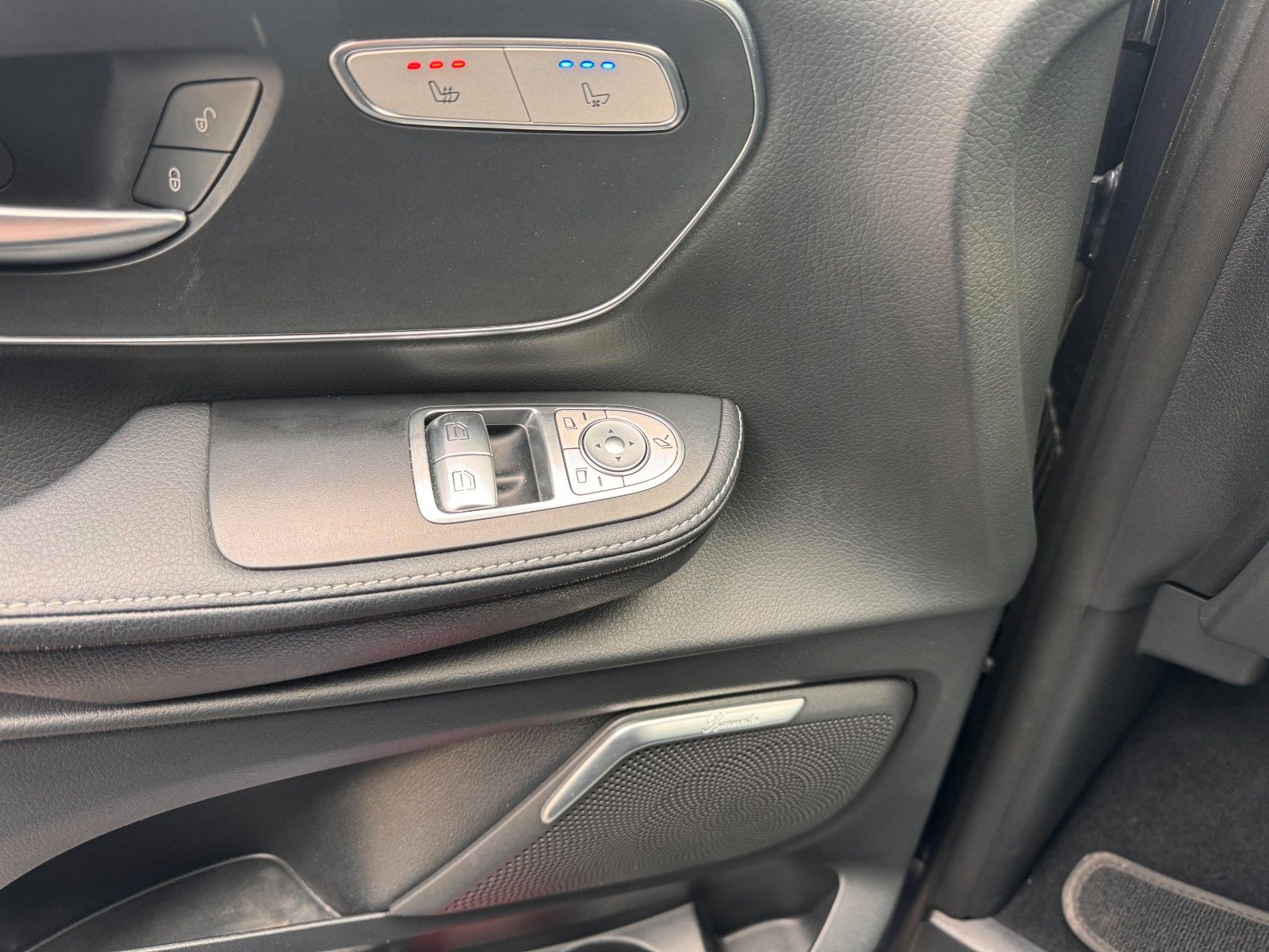 Fahrzeugabbildung Mercedes-Benz V 300 d AVA ED AMG AHK2,5to DISTRONIC