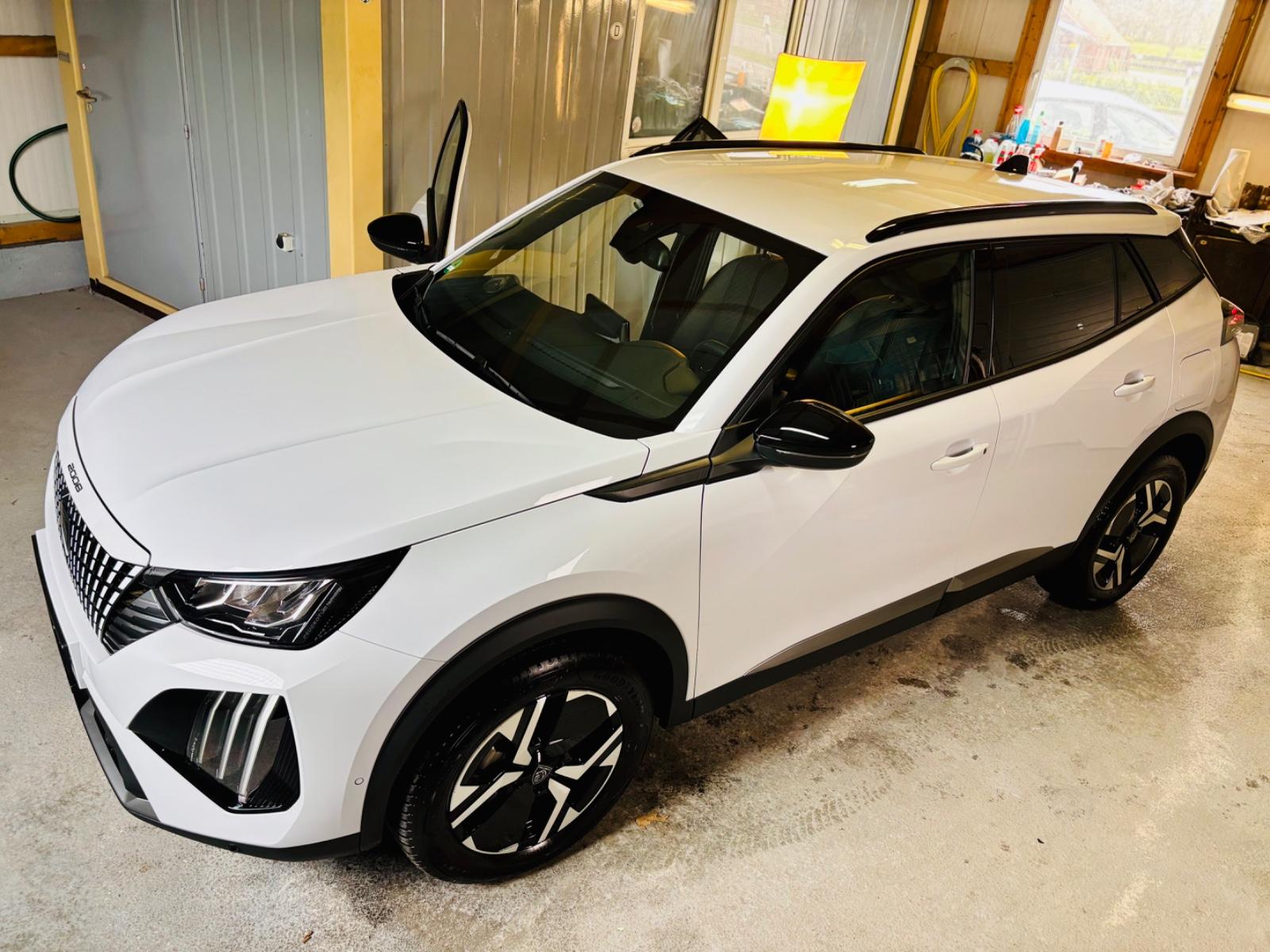 Peugeot 2008 Hybrid 136 Allure Anhängerkupplung/8300Km!