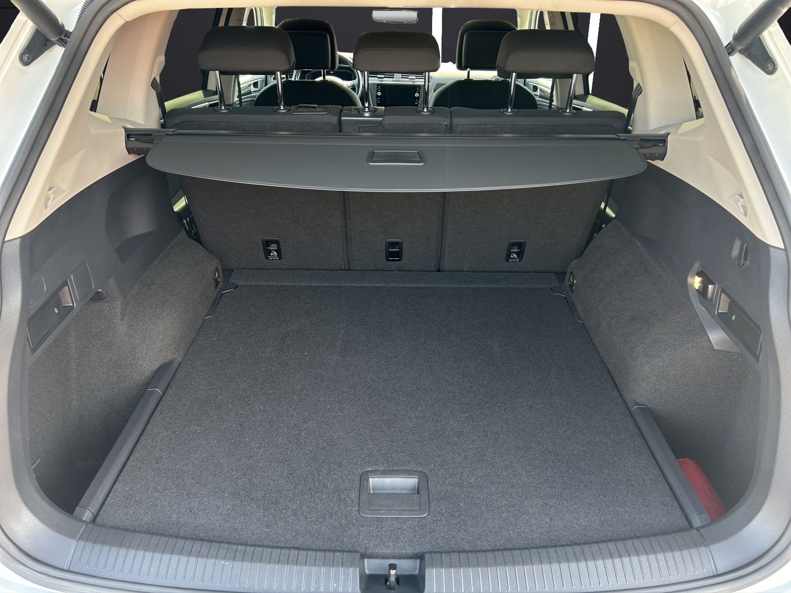 Fahrzeugabbildung Volkswagen Tiguan Allspace TSI Highline DSG LED Navi ACC AI