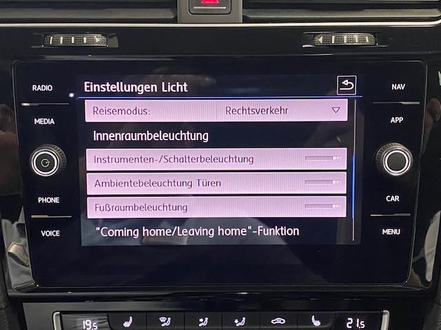Fahrzeugabbildung Volkswagen Golf VII Variant 2.0 4Motion BMT R-Line+PANO+NAV