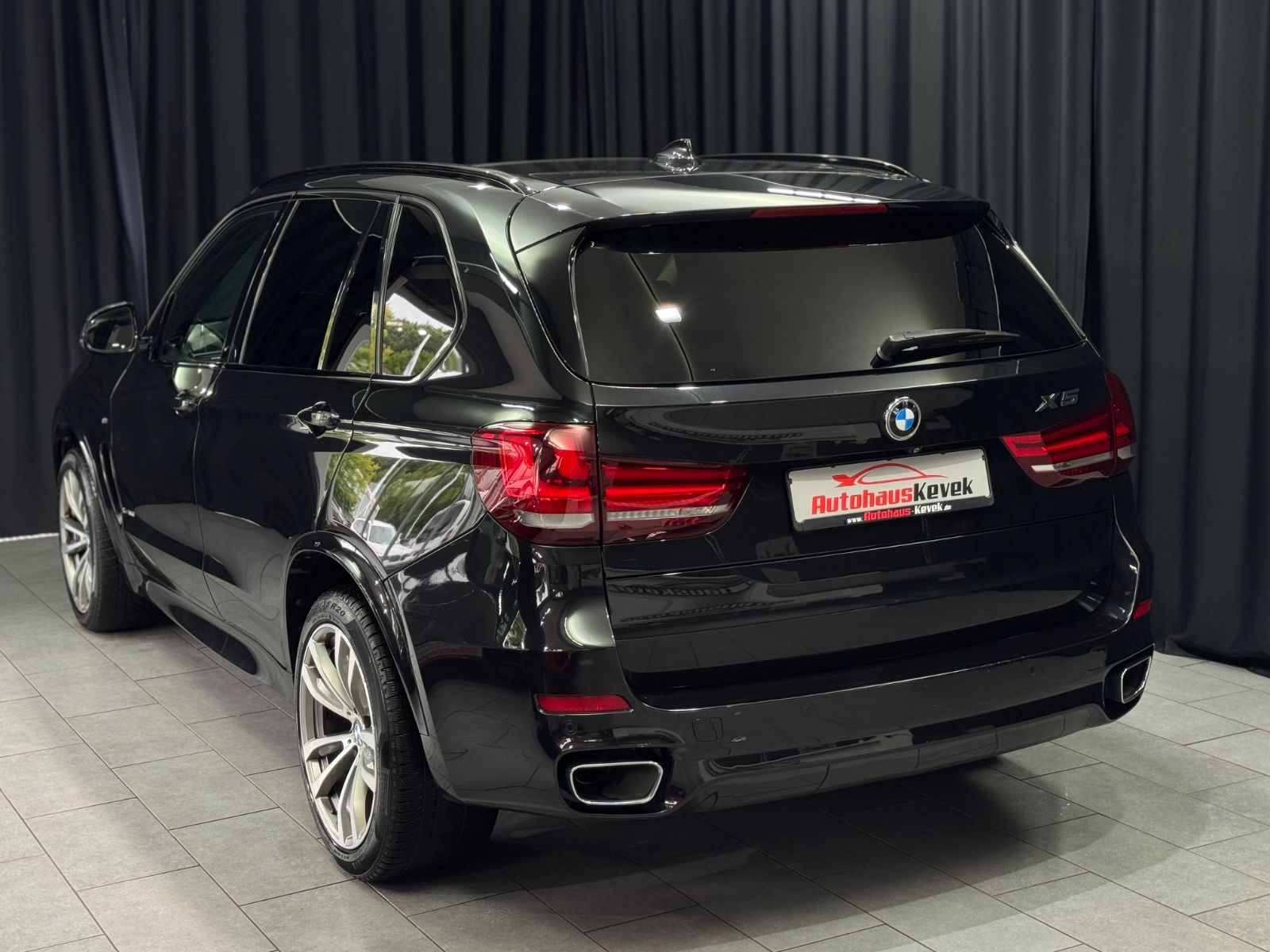 Fahrzeugabbildung BMW X5 40d xDrive|M-SPORT|PANO|7-SITZER|SOFT-CLOSE|