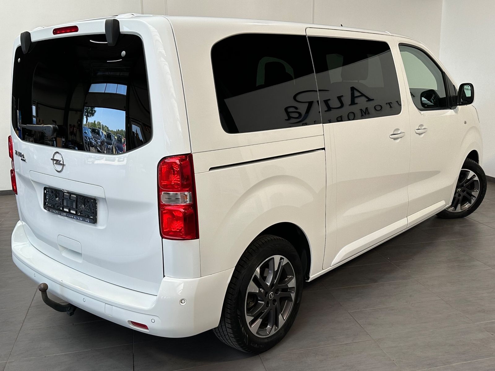Fahrzeugabbildung Opel Zafira Life L2H1 2.0 Diesel NAV+PANORAMA+AHK+HUD