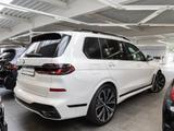 BMW X7 xDrive40i M Sport HUD PANO ACC AHK RFK NAVI - weiße BMW X7