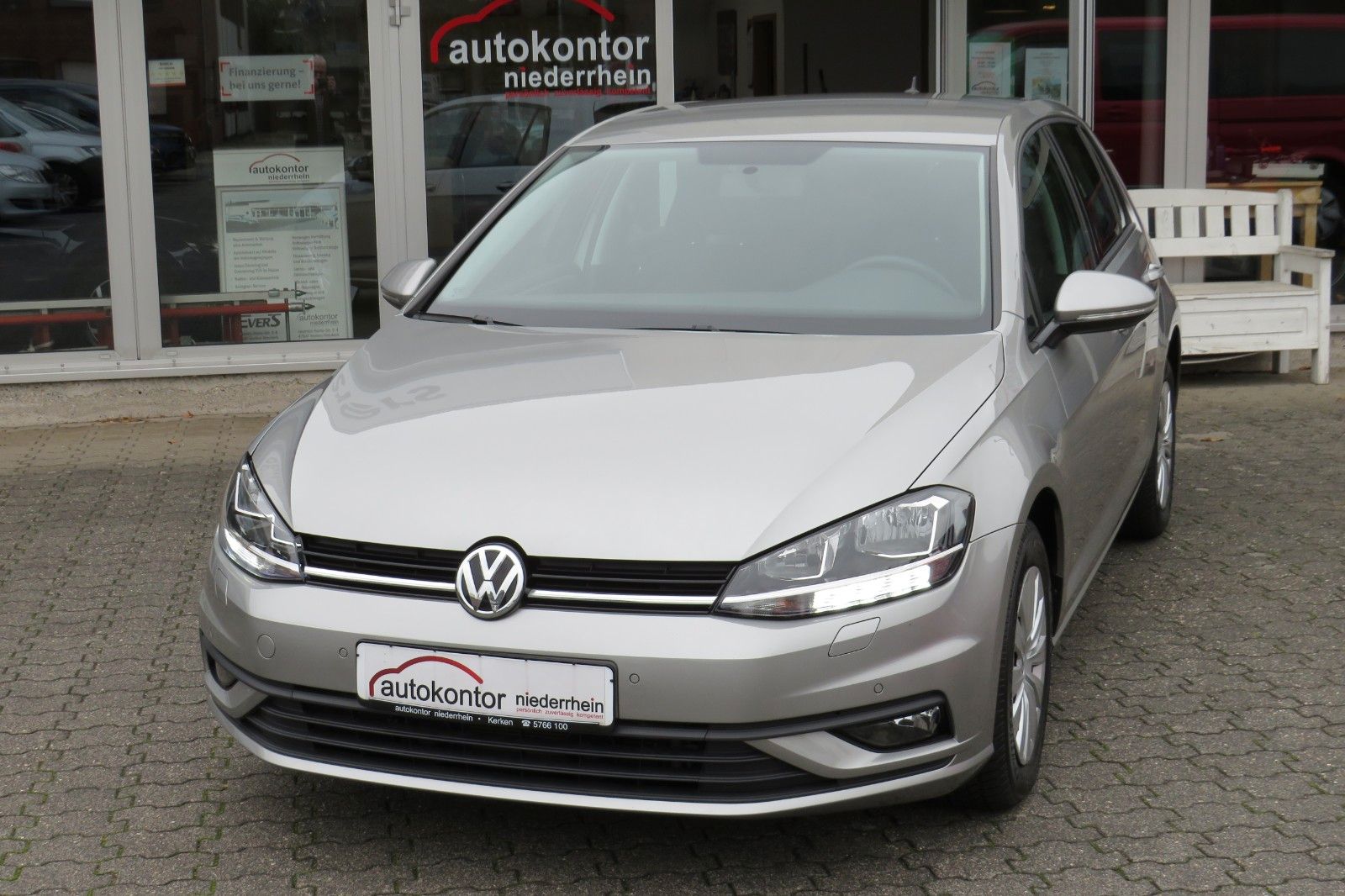 Fahrzeugabbildung Volkswagen Golf VII LIM. SITZH. TELVOR 8-FACH 4T. PDC 1.HD