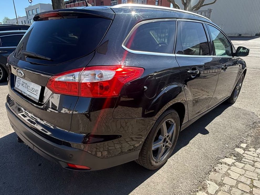 Fahrzeugabbildung Ford Focus Turnier Champions Edition