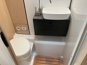 Sunlight Adventure I 67S TV Paket 8G Autom. Combi 6E