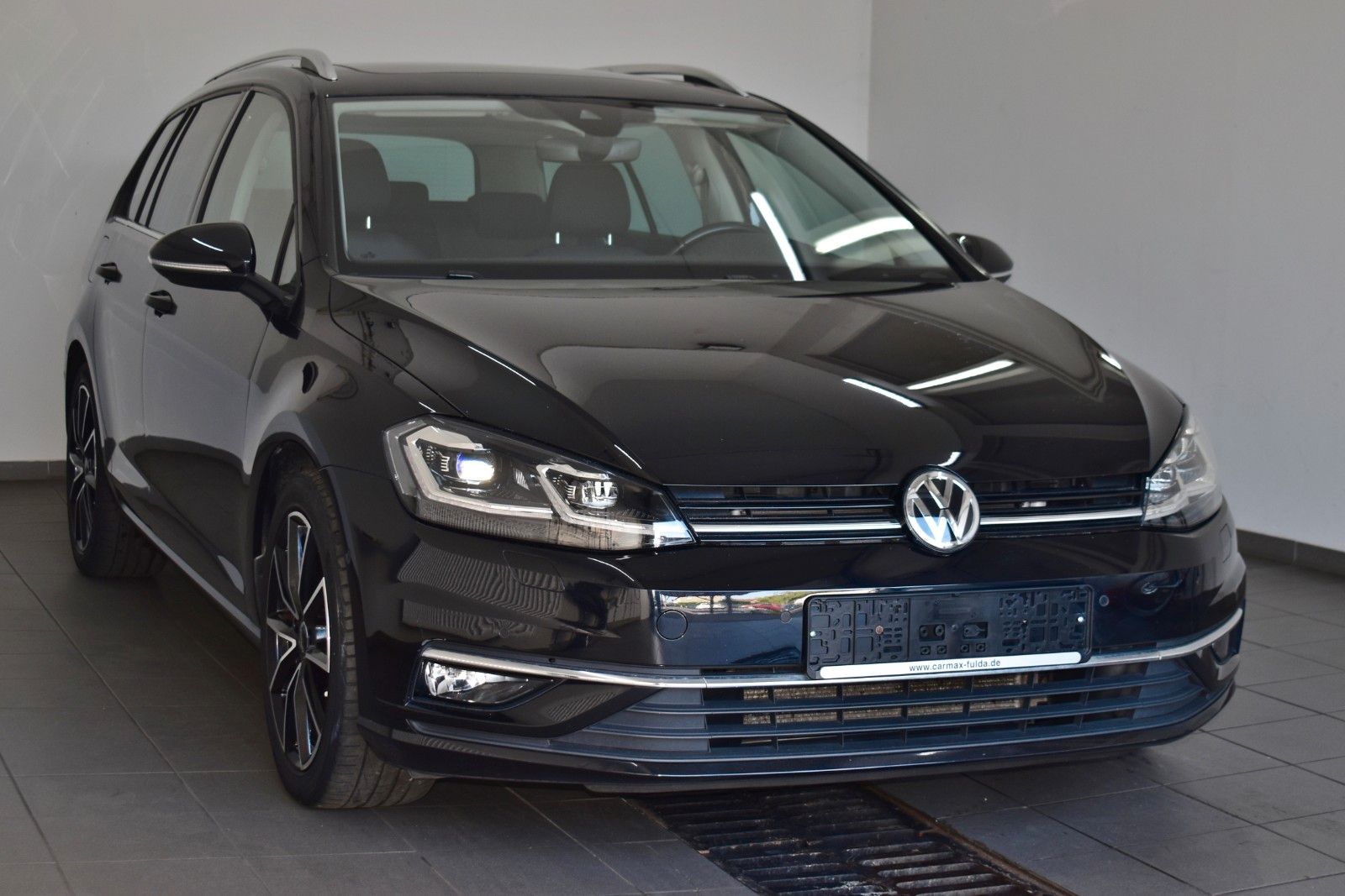 Fahrzeugabbildung Volkswagen Golf VII Variant R Line Alcantara,LED,Panorama