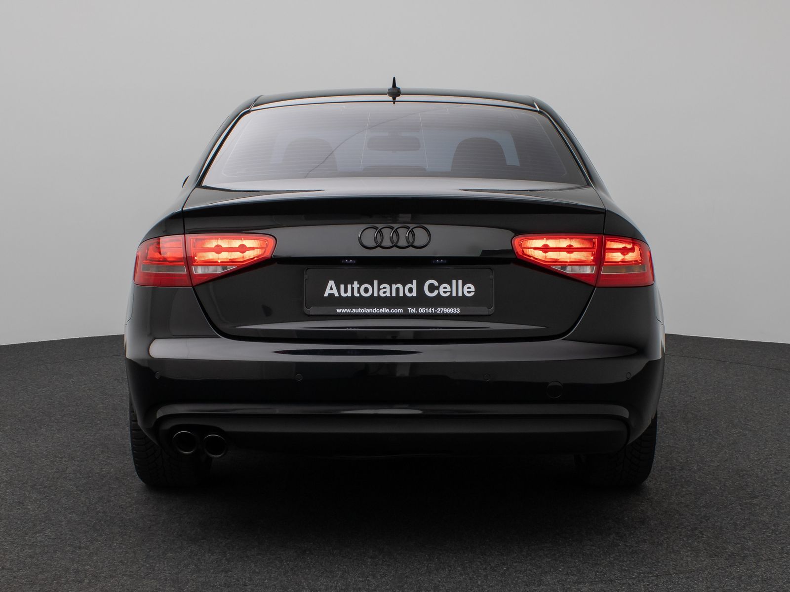 Fahrzeugabbildung Audi A4 Lim. Attraction Navigation Sitzhzg PDC AHK