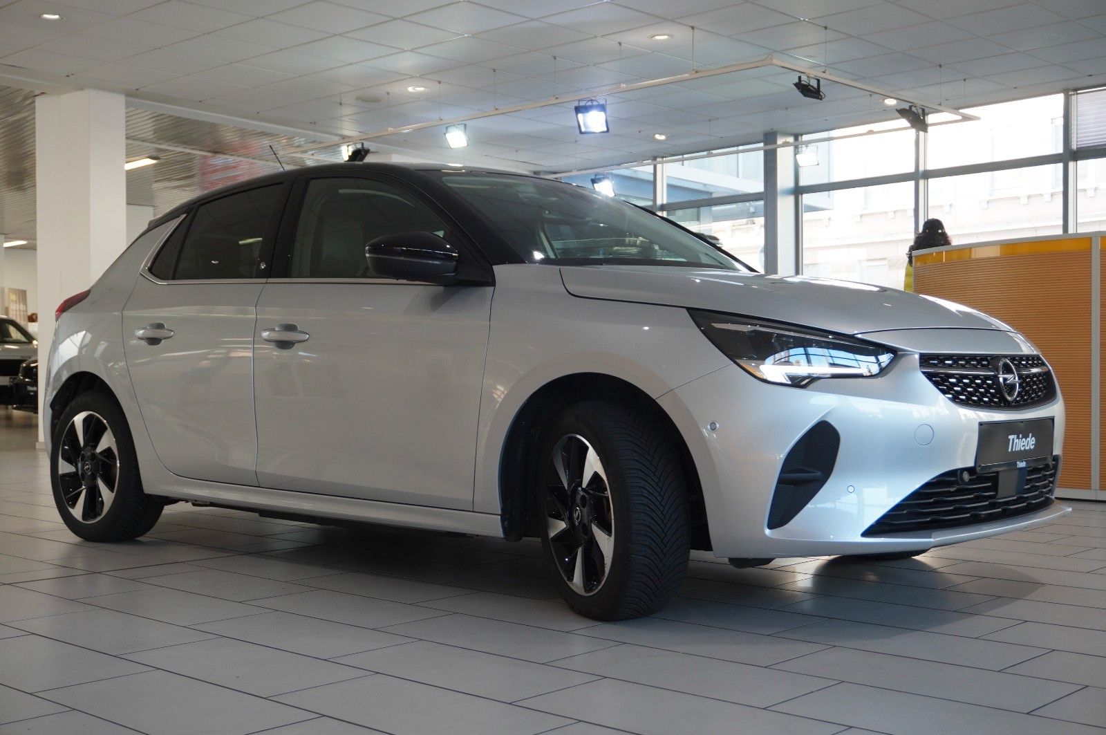 Fahrzeugabbildung Opel Corsa-e ELEGANCE 3-PHASIG NAVI/LED/KAMERA/SH/DAB